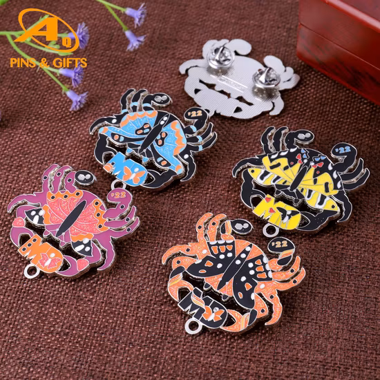 Spilla in ottone artigianale con logo in metallo personalizzato del produttore all'ingrosso per abiti souvenir distintivo della polizia smalto dorato cartoon anime cappello spille per regali promozionali